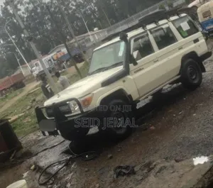 Toyota Land Cruiser 2013 White