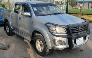 Toyota Hilux 2013 Gray