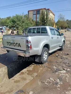 Toyota Hilux 2013 Gray
