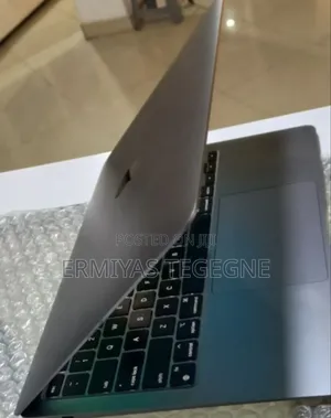 Photo - New Laptop Apple MacBook Pro 2019 8GB Intel Core I7 SSD 256GB