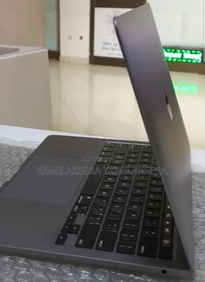 New Laptop Apple MacBook Pro M1 16GB Intel Core I7 SSD 256GB