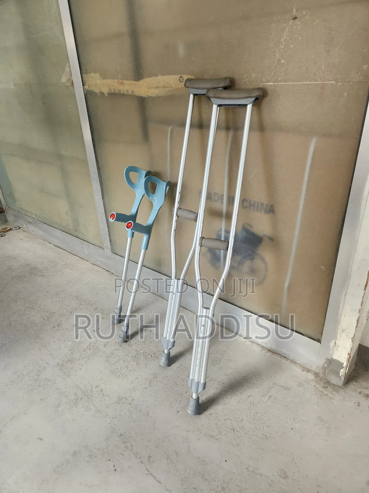 Elbow and Axillary Bilateral Crutches肢軟crutches孓了crutches腔說crutches