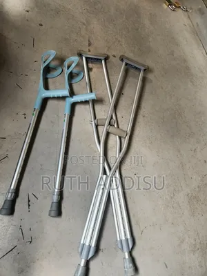 Photo - Axillary Bilateral Crutches建設crutches較大crutches雨傘crutches重新crutches