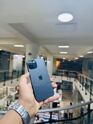 Photo - Apple iPhone 15 512 GB Black