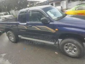 Photo - Toyota Hilux 1999 Blue