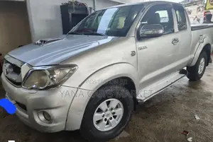 Toyota Hilux 2010 Silver