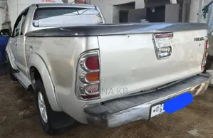 Toyota Hilux 2010 Silver
