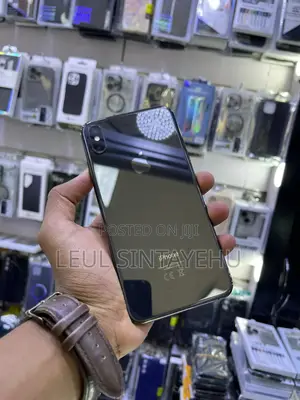 Photo - Apple iPhone XS Max 64 GB Black