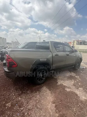 Photo - Toyota Hilux 2022 Gray