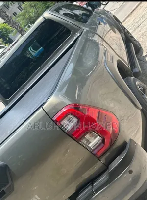 Toyota Hilux 2022 Gray