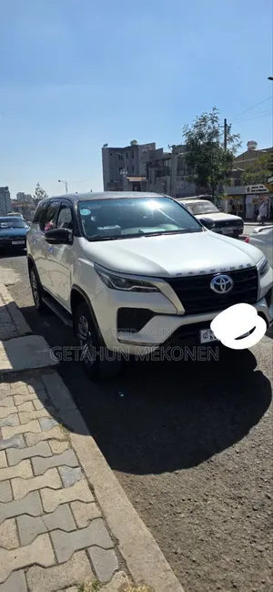 Photo - Toyota Fortuner 2020 White
