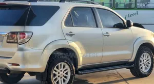 Toyota Fortuner 2013 Gold
