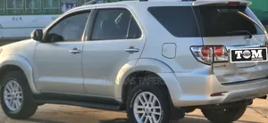 Toyota Fortuner 2013 Gold