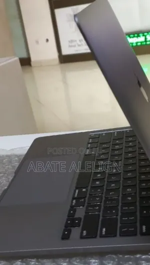 New Laptop Apple MacBook Pro 2020 M1 16GB Intel Core I5 SSD 256GB