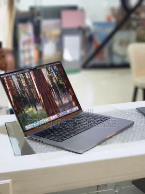 New Laptop Apple MacBook Pro M1 16GB Apple M1 Pro SSD 512GB