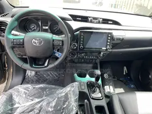 Photo - New Toyota Hilux 2025 Gray