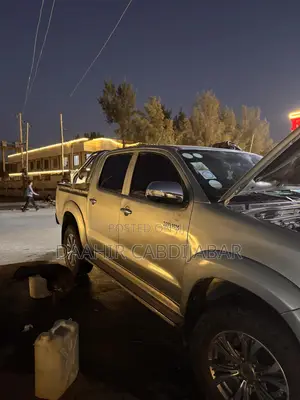 Toyota Hilux 2014 Gray