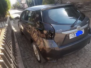 Toyota Yaris 2014 Gray