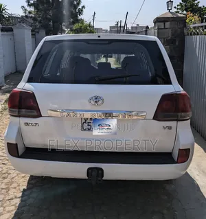 Toyota Land Cruiser 2011 White