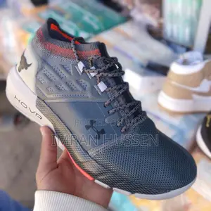 Under Armour Sneakers!!