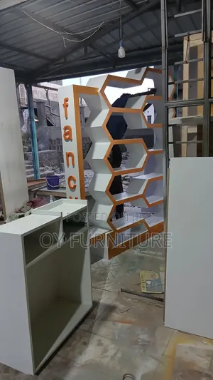 የቡቲክ ሼልፍ የፐርሳ መደርደሪያ የሚያምር ዲዛይን