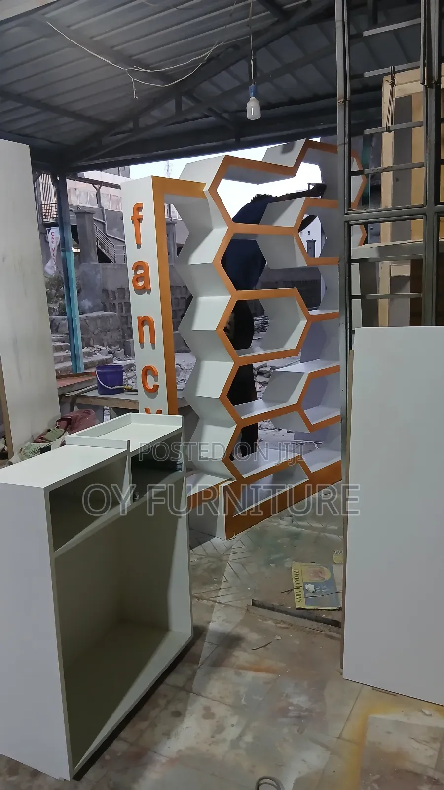 የቡቲክ ሼልፍ የፐርሳ መደርደሪያ የሚያምር ዲዛይን