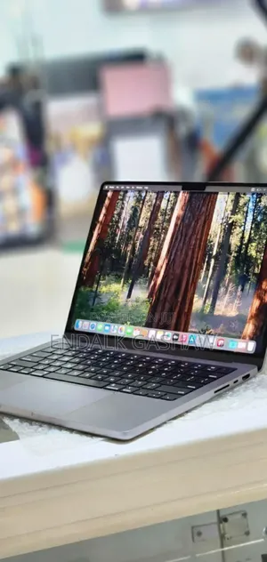 Photo - New Laptop Apple MacBook Pro 16GB Apple M1 Pro SSD 512GB