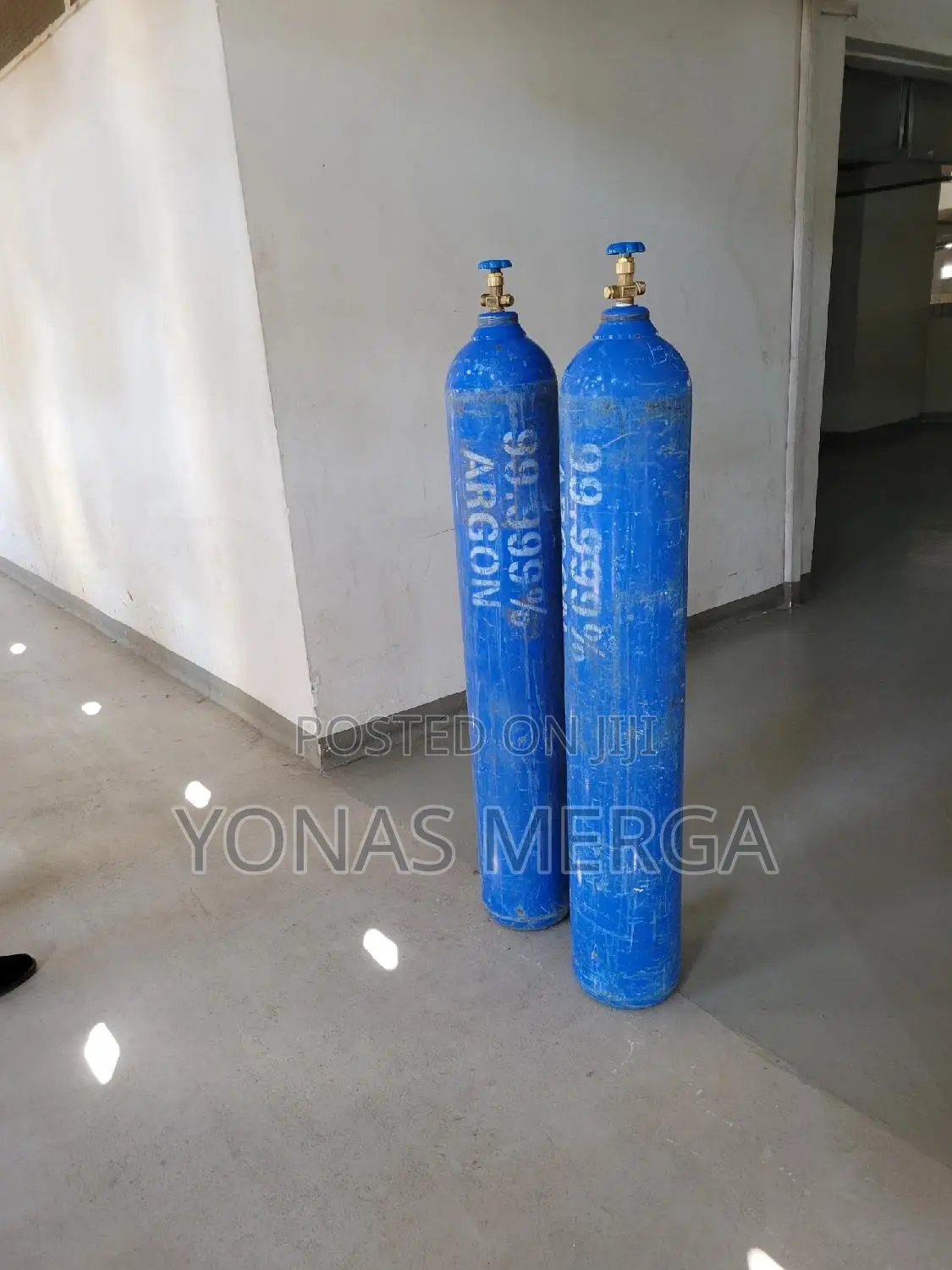Oxygen Cylinder成邰cylinder Containing Argon Gas頰፺packaging Delivery