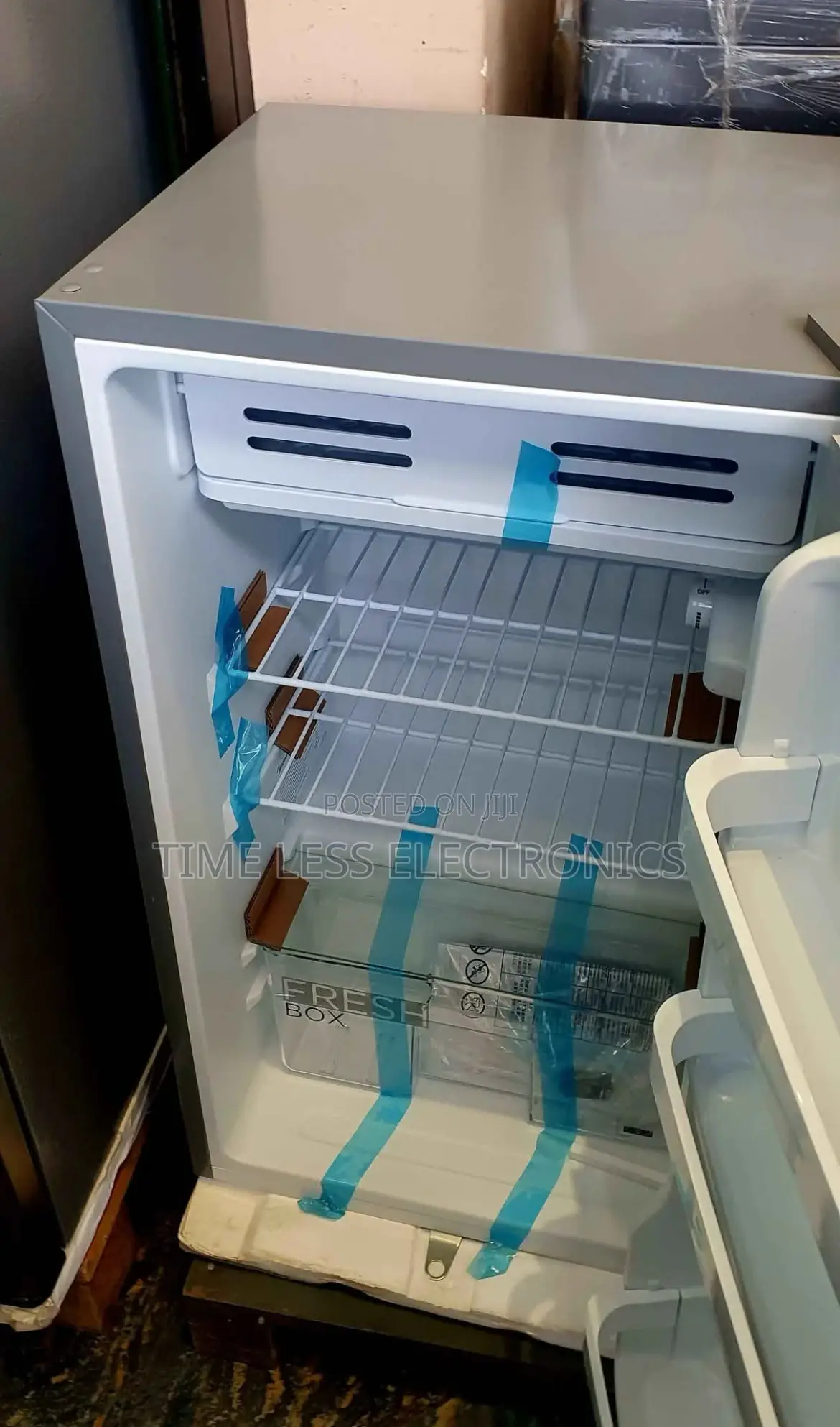  Midea Mini Refrigerator – Compact, Stylish Energy Efficient!