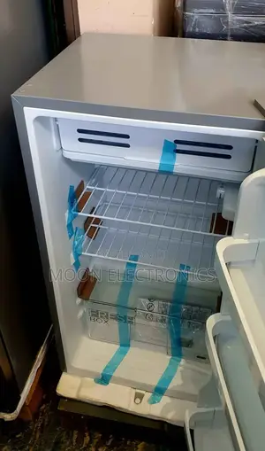  Midea Mini Refrigerator – Compact, Stylish Energy Efficient!