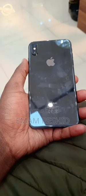 Photo - Apple iPhone XS Max 512 GB Black