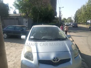 Photo - Toyota Yaris 1.3 HB T3 2009 Silver