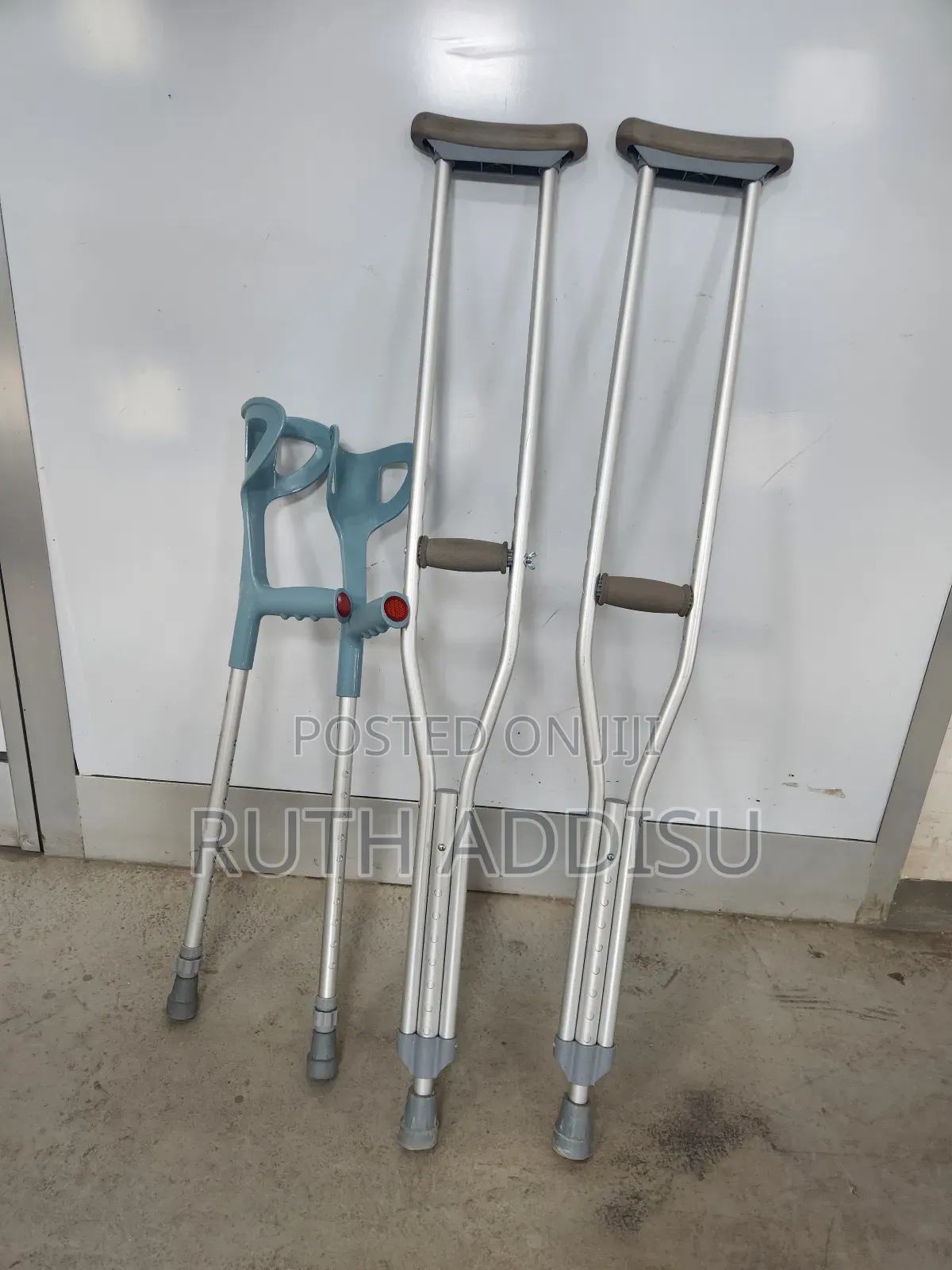 Elbow and Axillary Bilateral Crutches夠用crutches是誰crutches堥你crutches