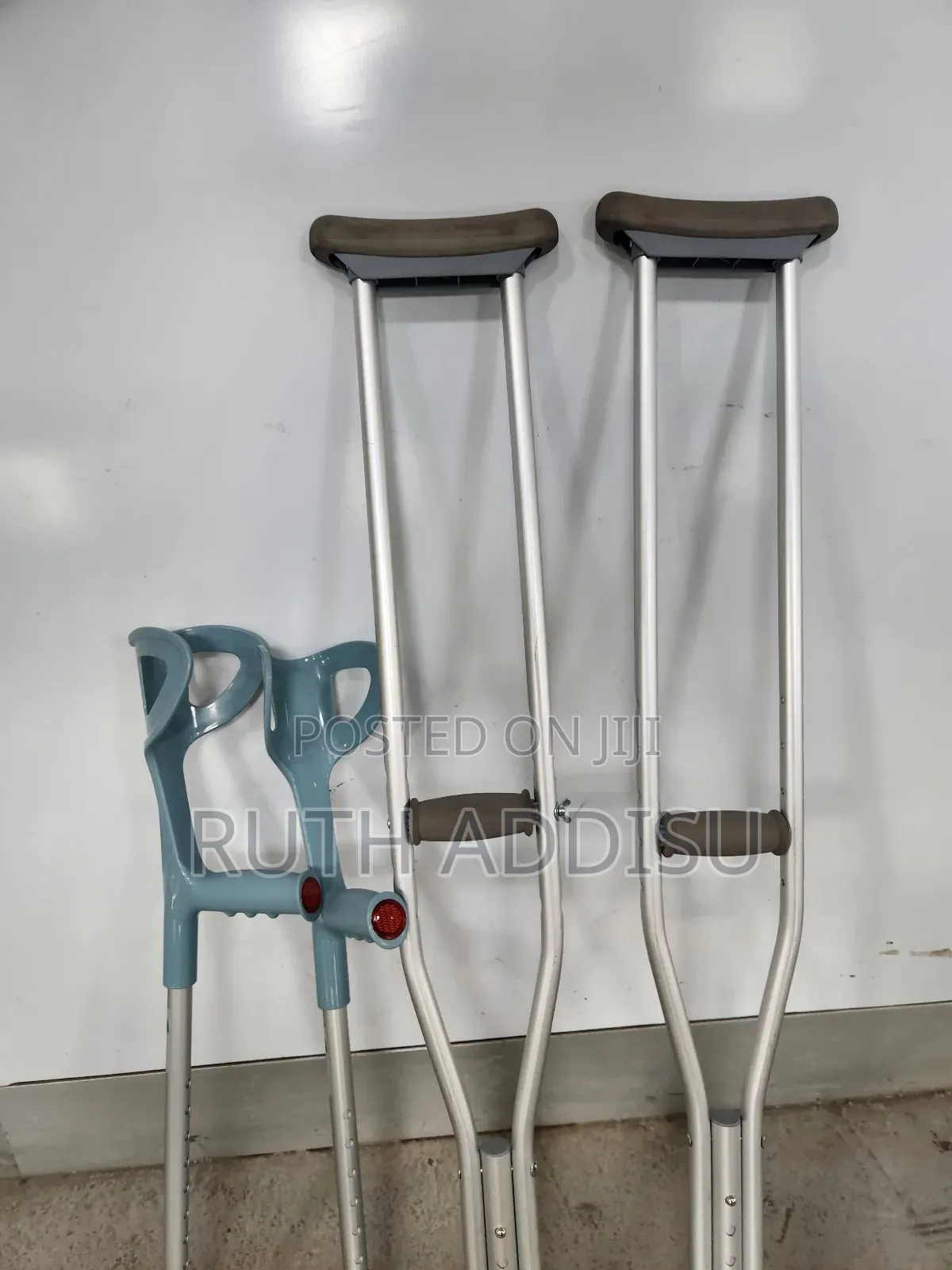 Axillary and Elbow Crutches輕微brand New Elbow Crutches軟化crutches Best