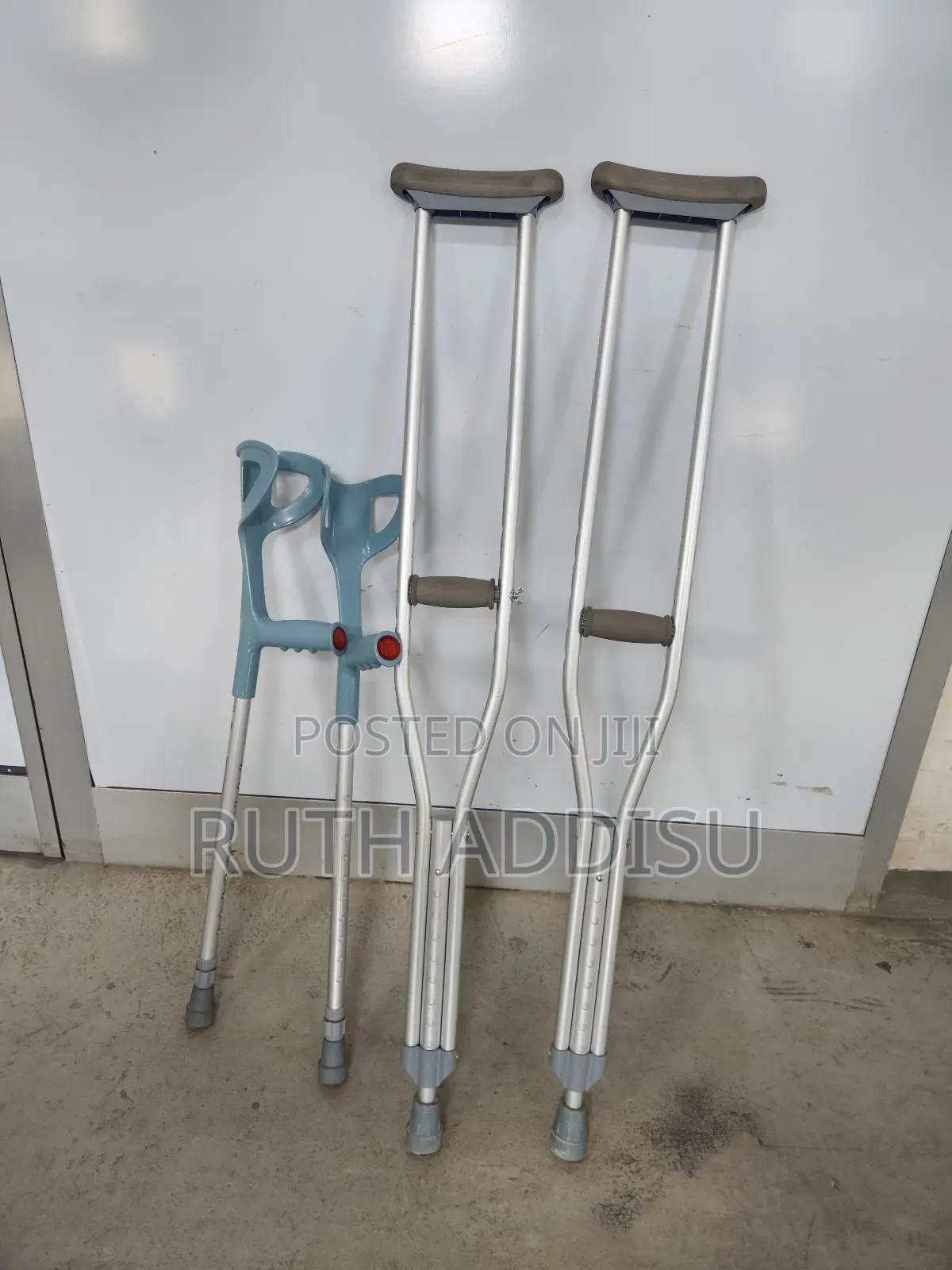 Elbow and Axillary Bilateral Crutches軟木crutches掱不crutches甦你crutches