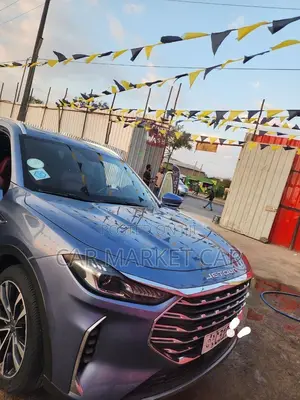 Photo - Jetour X70 Plus 2023 Yellow