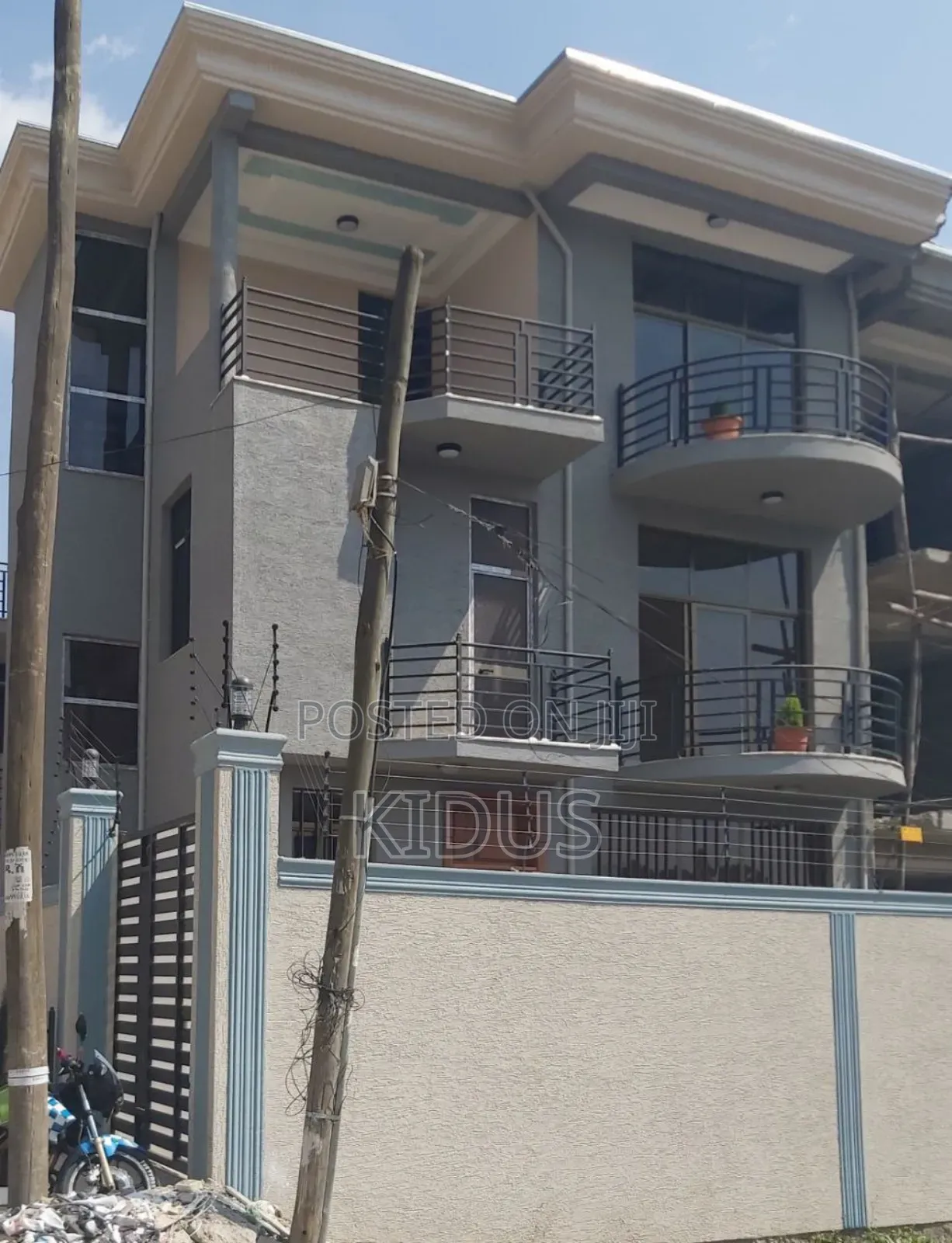 7bdrm House in Medhanialem Estate, Nifas Silk-Lafto for sale