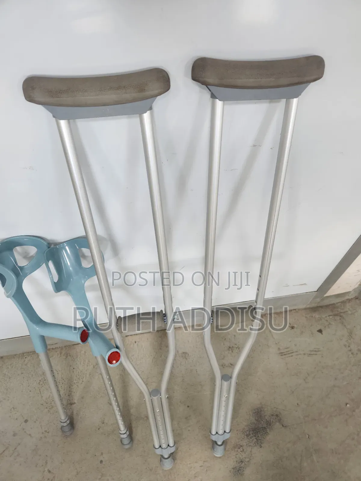 Axillary Bilateral Crutches在內bilateral Medical Crutches者或crutches New