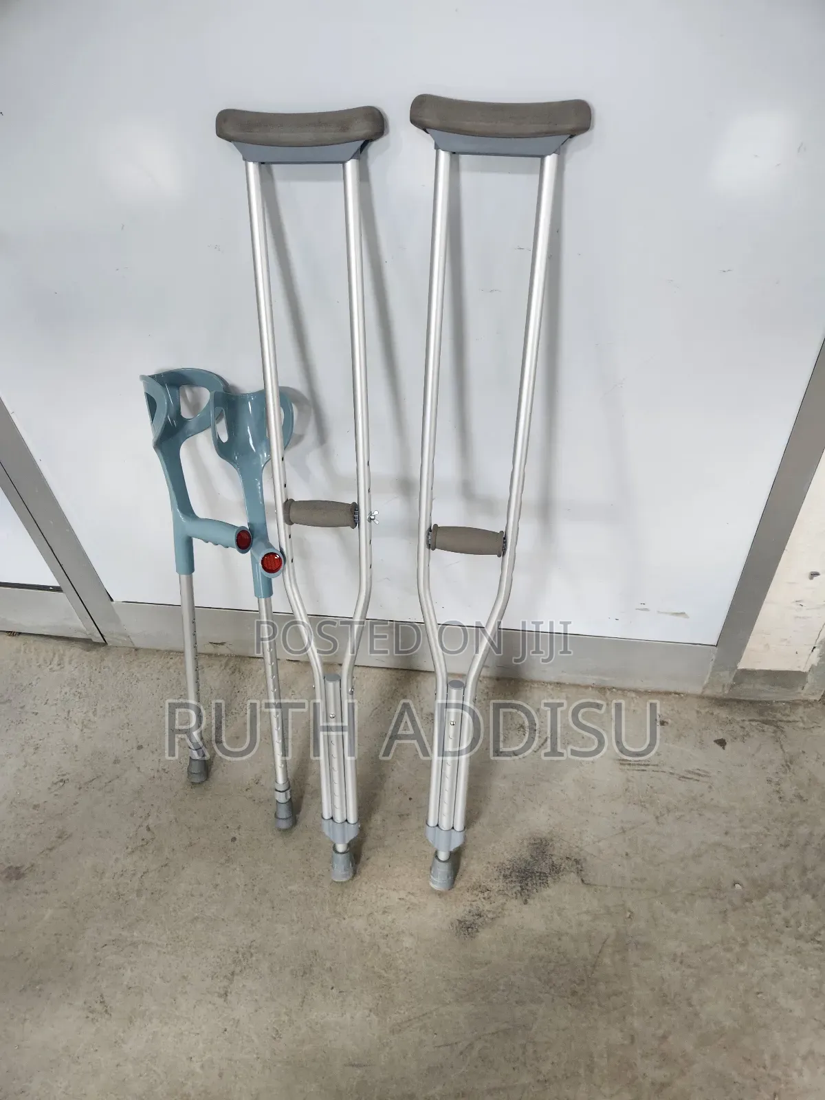 Elbow and Axillary Bilateral Crutches考生crutches牌樓crutches擬訂crutches