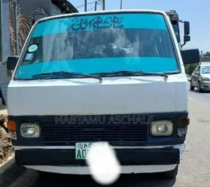 Toyota HiAce 1986 White