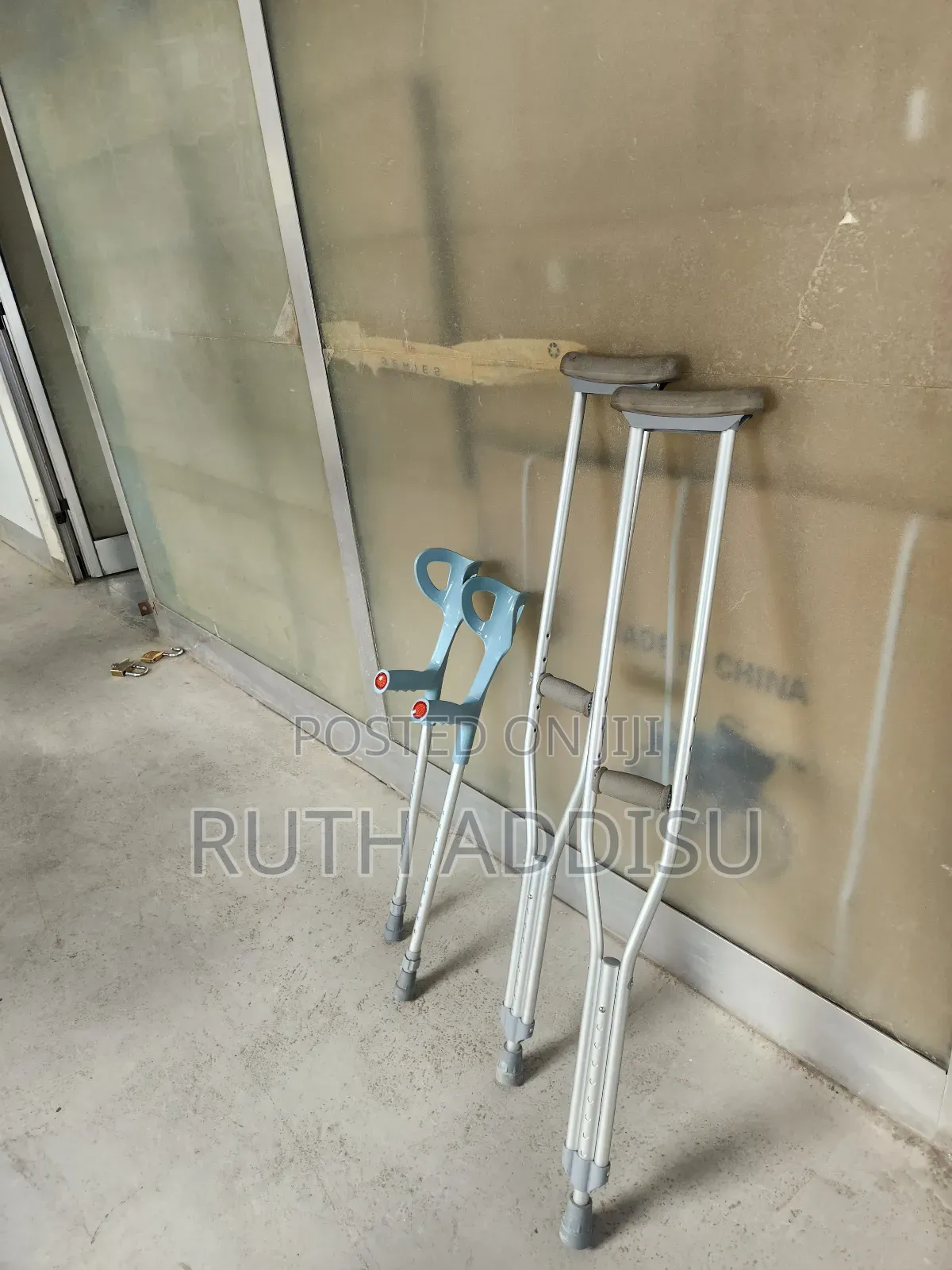 Axillary Bilateral Crutches軟木brand New Axillary Crutches軟木crutches New