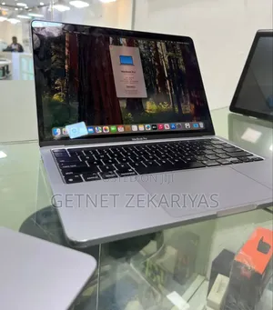 New Laptop Apple MacBook Pro 2020 M1 8GB Apple M1 Pro SSD 256GB