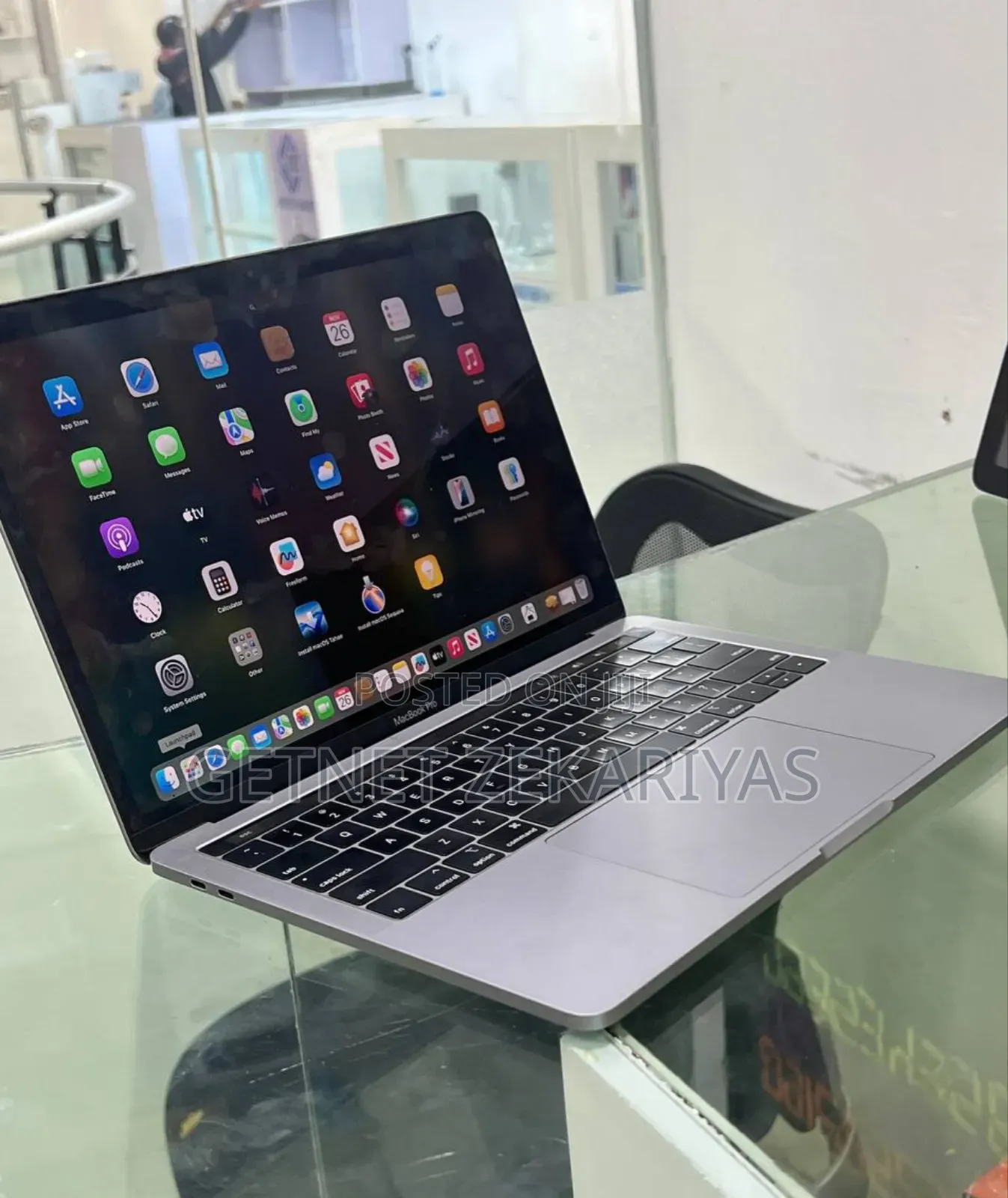 New Laptop Apple MacBook Pro 2019 8GB Intel Core I5 SSD 128GB