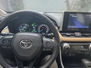 Toyota RAV4 2023 Silver