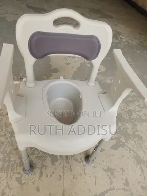 Photo - Multi-Functional Adaptable: The Aquarius Commode Chair鳵了commode Chai