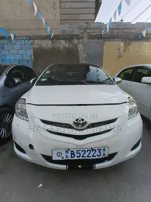 Photo - Toyota Belta 2010 White
