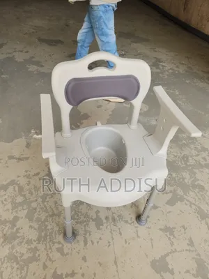 Photo - Commode Three in One Toilet Seat Commode Shower Chair癲馬commode Chair