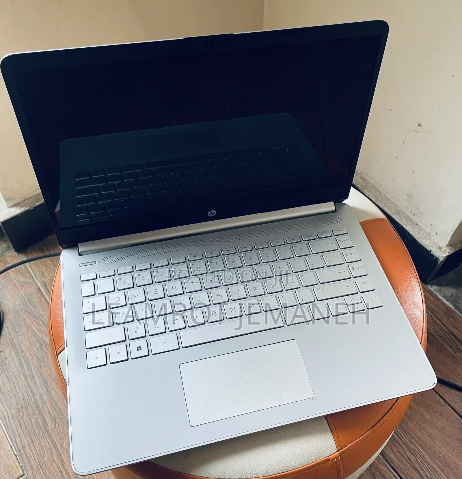 Laptop HP 14-Ep0063 4GB Intel Core 3 HDD+SSD 256GB