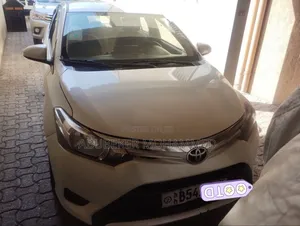 Photo - Toyota Yaris 2016 White