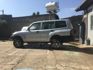 Mitsubishi Pajero 2002 Silver